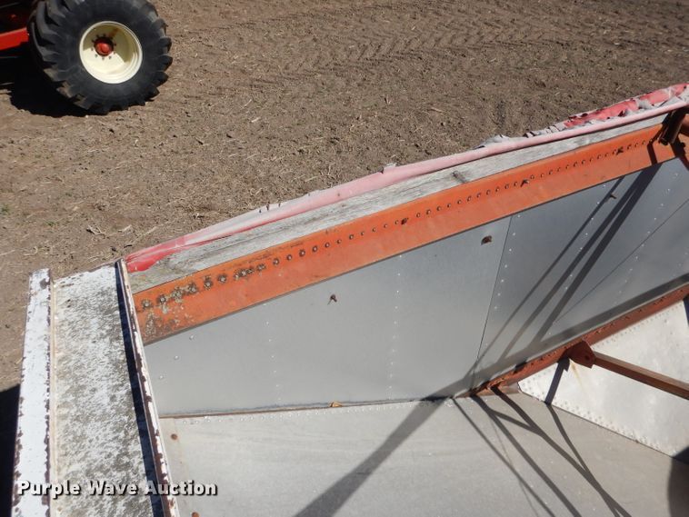image for item DG4623 1974 Hobbs DAFB2P704 single hopper pup grain trailer