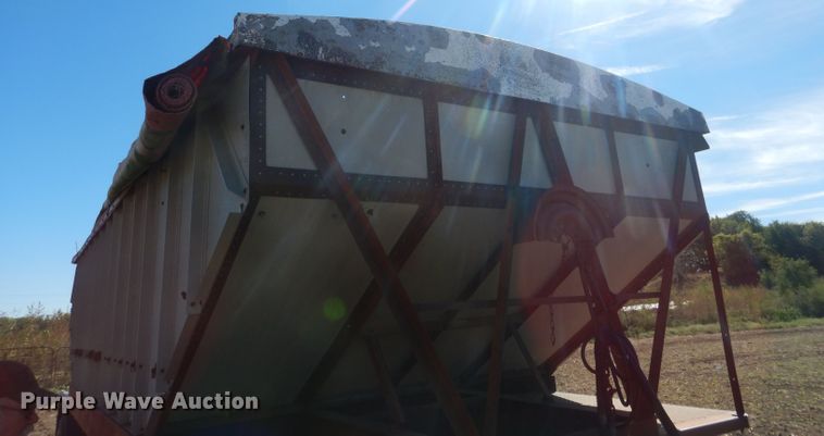 image for item DG4623 1974 Hobbs DAFB2P704 single hopper pup grain trailer