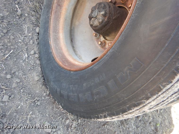 image for item DG4623 1974 Hobbs DAFB2P704 single hopper pup grain trailer