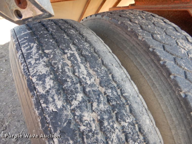 image for item DG4623 1974 Hobbs DAFB2P704 single hopper pup grain trailer