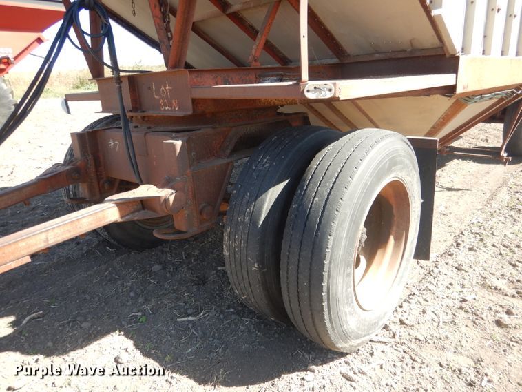 image for item DG4623 1974 Hobbs DAFB2P704 single hopper pup grain trailer