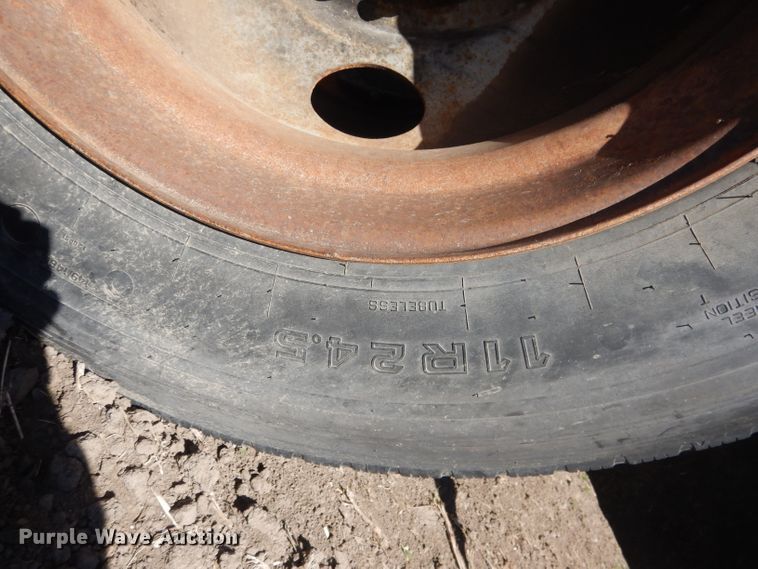 image for item DG4623 1974 Hobbs DAFB2P704 single hopper pup grain trailer