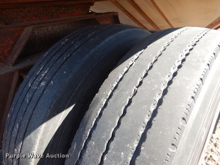 image for item DG4623 1974 Hobbs DAFB2P704 single hopper pup grain trailer