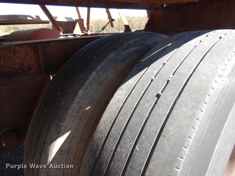 image for item DG4623 1974 Hobbs DAFB2P704 single hopper pup grain trailer