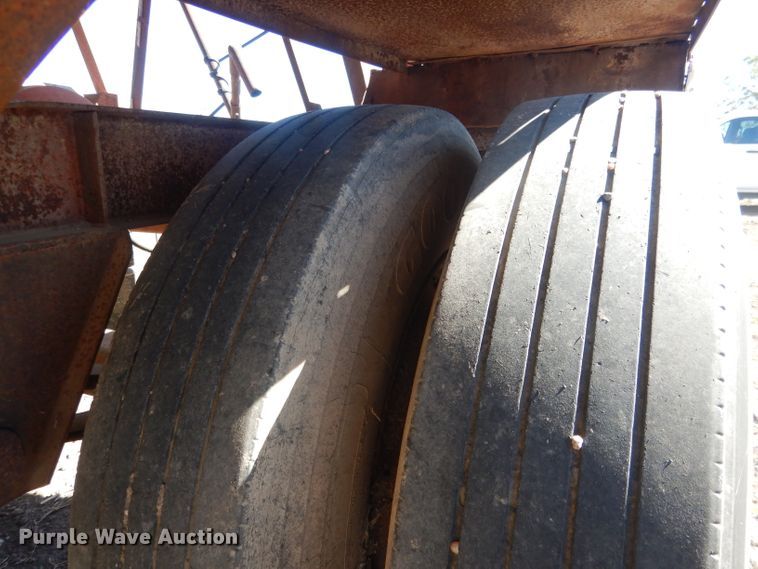image for item DG4623 1974 Hobbs DAFB2P704 single hopper pup grain trailer