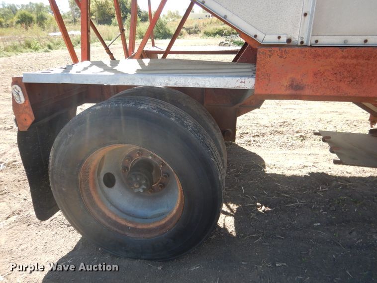 image for item DG4623 1974 Hobbs DAFB2P704 single hopper pup grain trailer