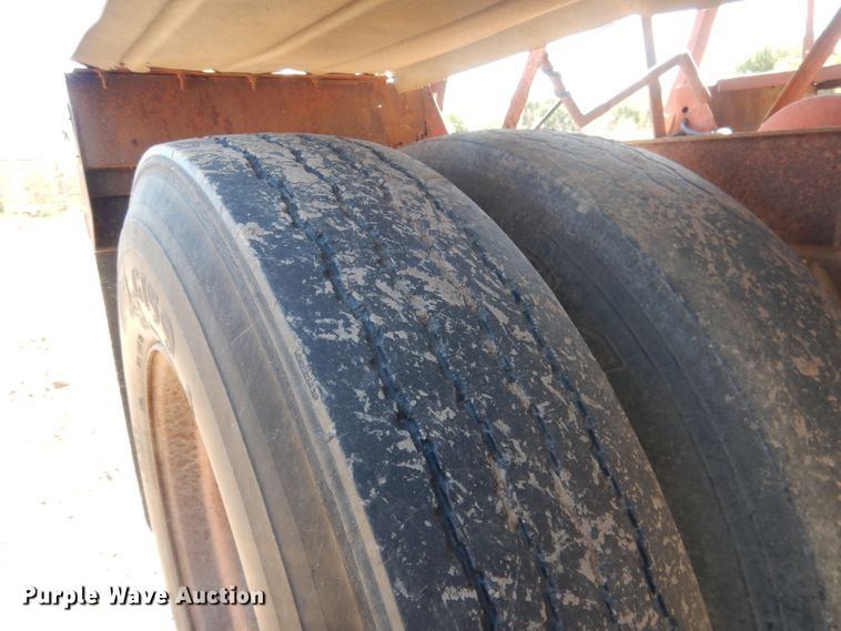 image for item DG4623 1974 Hobbs DAFB2P704 single hopper pup grain trailer