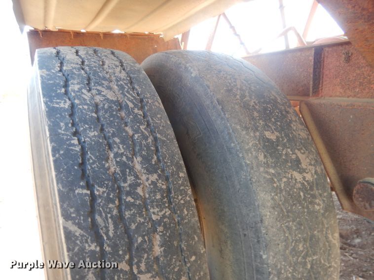 image for item DG4623 1974 Hobbs DAFB2P704 single hopper pup grain trailer