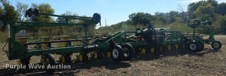 image for item DG4624 John Deere 7300 Max Emerge 2 no-till planter
