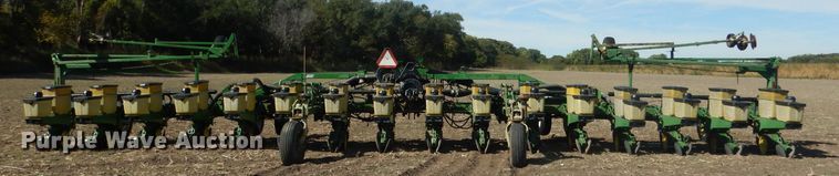 image for item DG4624 John Deere 7300 Max Emerge 2 no-till planter