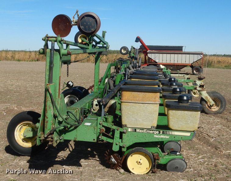 image for item DG4624 John Deere 7300 Max Emerge 2 no-till planter