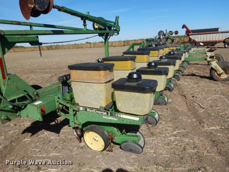 image for item DG4624 John Deere 7300 Max Emerge 2 no-till planter