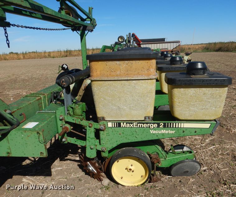 image for item DG4624 John Deere 7300 Max Emerge 2 no-till planter