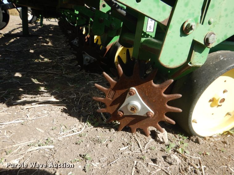 image for item DG4624 John Deere 7300 Max Emerge 2 no-till planter