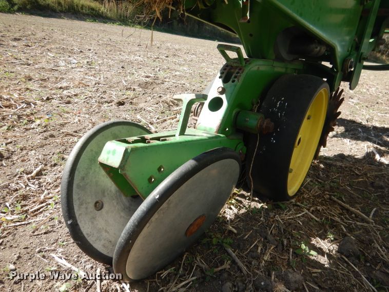 image for item DG4624 John Deere 7300 Max Emerge 2 no-till planter