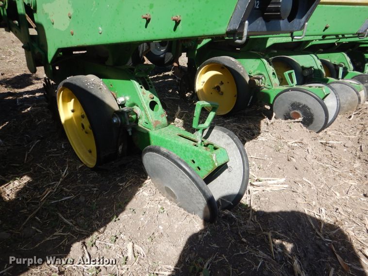 image for item DG4624 John Deere 7300 Max Emerge 2 no-till planter