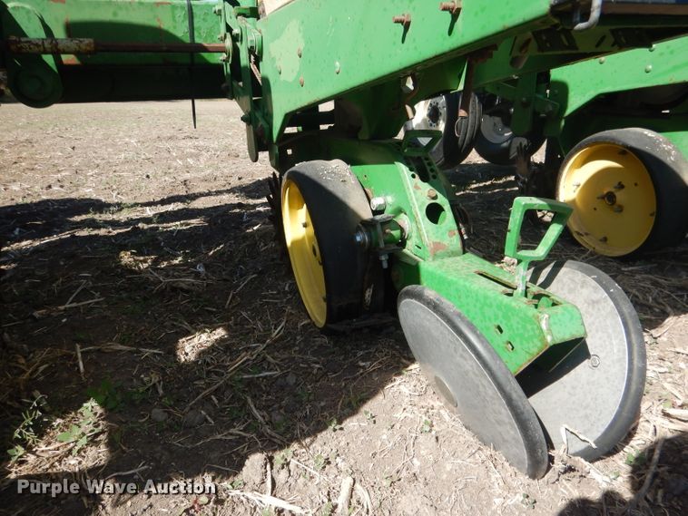 image for item DG4624 John Deere 7300 Max Emerge 2 no-till planter