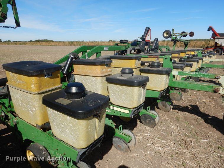 image for item DG4624 John Deere 7300 Max Emerge 2 no-till planter