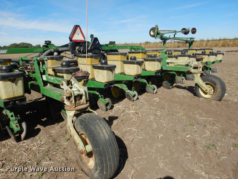 image for item DG4624 John Deere 7300 Max Emerge 2 no-till planter