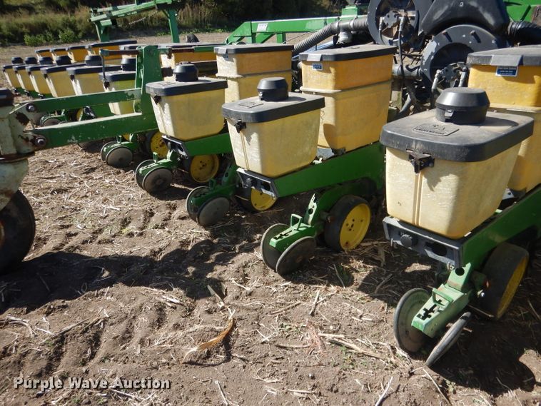 image for item DG4624 John Deere 7300 Max Emerge 2 no-till planter