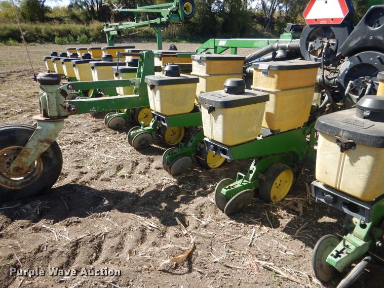 image for item DG4624 John Deere 7300 Max Emerge 2 no-till planter