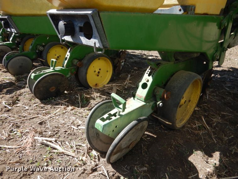 image for item DG4624 John Deere 7300 Max Emerge 2 no-till planter