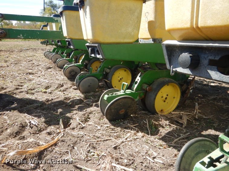 image for item DG4624 John Deere 7300 Max Emerge 2 no-till planter