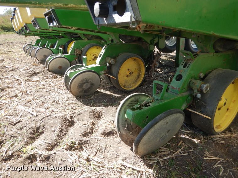 image for item DG4624 John Deere 7300 Max Emerge 2 no-till planter