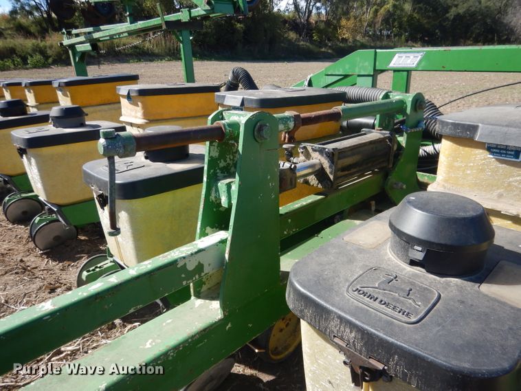 image for item DG4624 John Deere 7300 Max Emerge 2 no-till planter