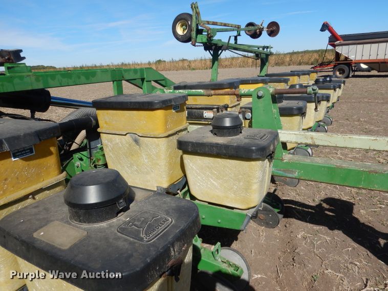image for item DG4624 John Deere 7300 Max Emerge 2 no-till planter