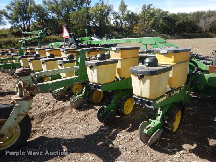 image for item DG4624 John Deere 7300 Max Emerge 2 no-till planter