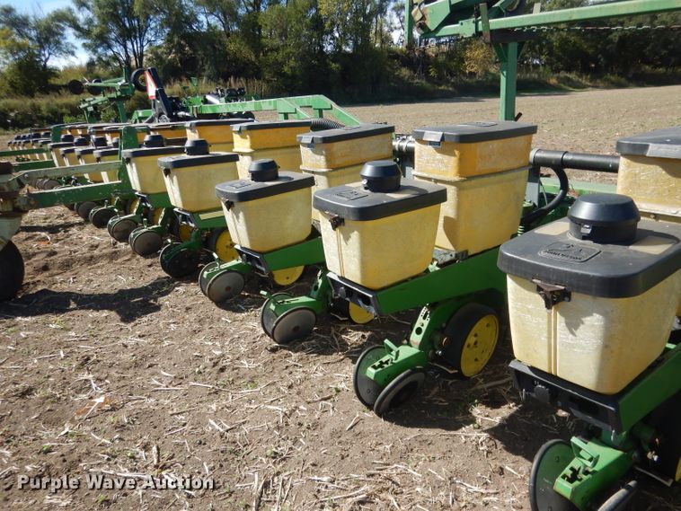 image for item DG4624 John Deere 7300 Max Emerge 2 no-till planter