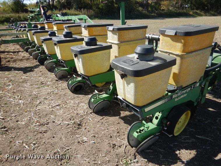 image for item DG4624 John Deere 7300 Max Emerge 2 no-till planter