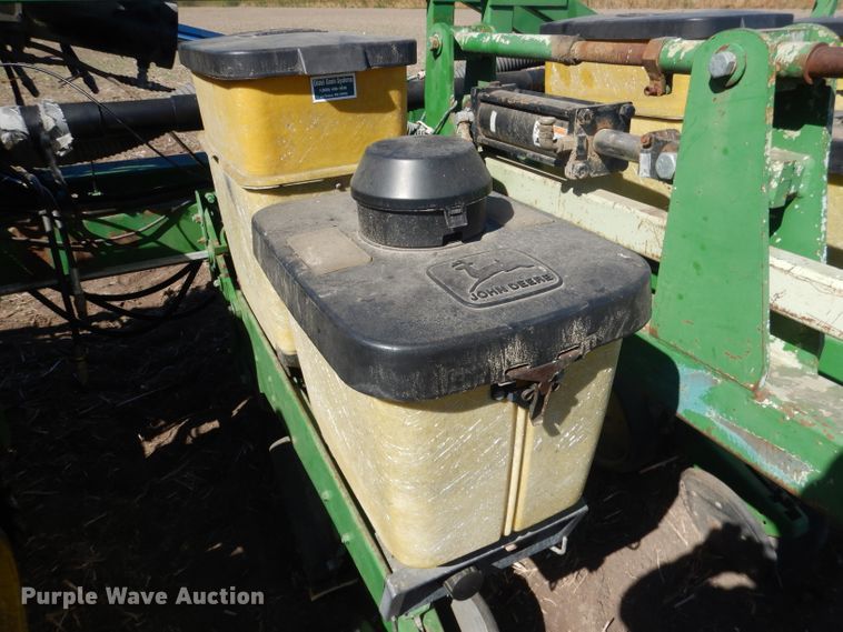 image for item DG4624 John Deere 7300 Max Emerge 2 no-till planter