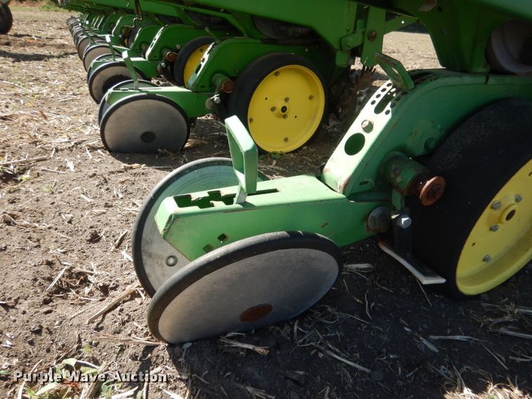 image for item DG4624 John Deere 7300 Max Emerge 2 no-till planter