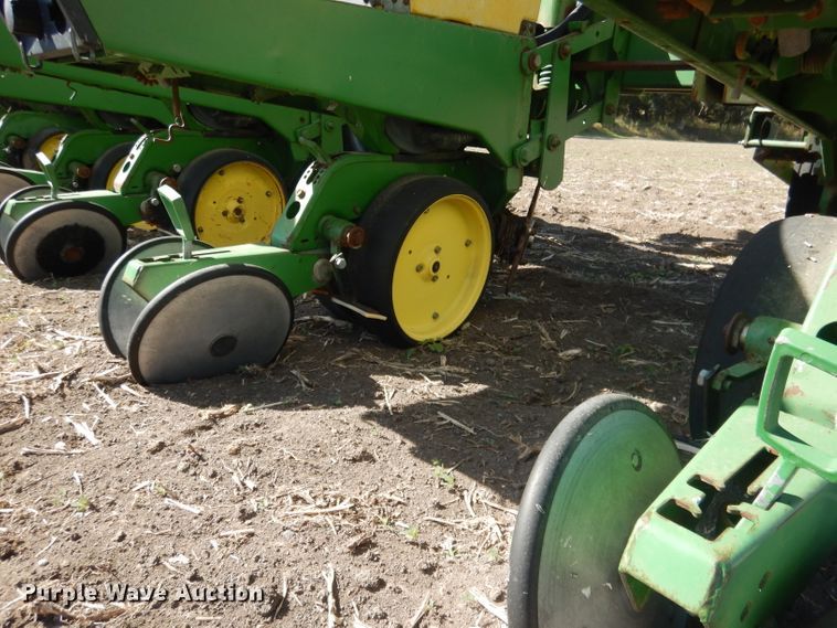image for item DG4624 John Deere 7300 Max Emerge 2 no-till planter