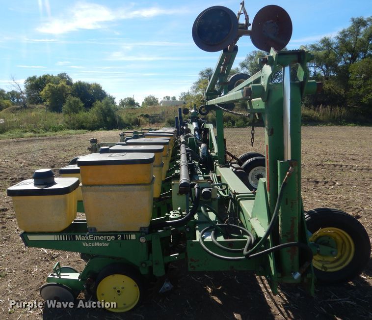image for item DG4624 John Deere 7300 Max Emerge 2 no-till planter