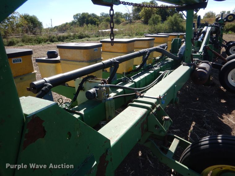 image for item DG4624 John Deere 7300 Max Emerge 2 no-till planter