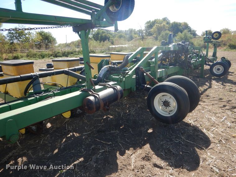 image for item DG4624 John Deere 7300 Max Emerge 2 no-till planter