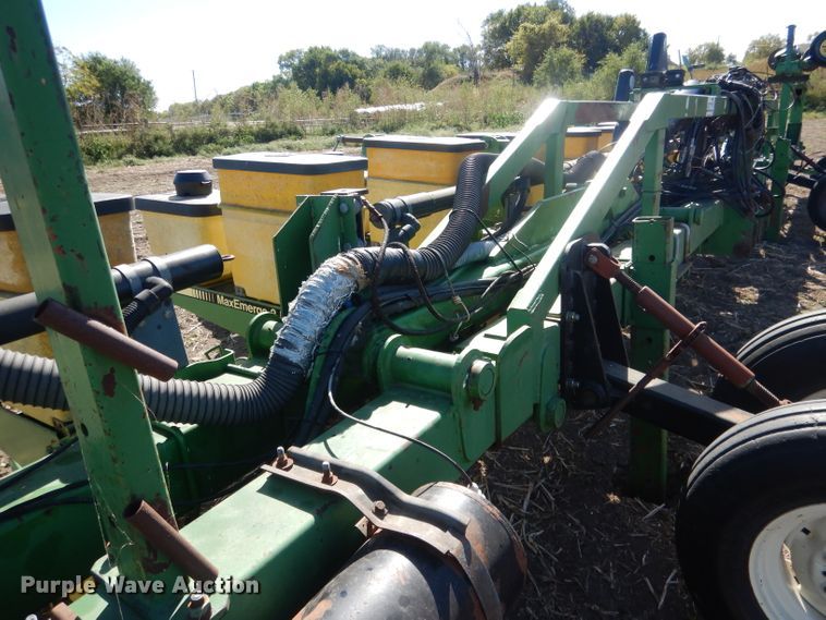 image for item DG4624 John Deere 7300 Max Emerge 2 no-till planter