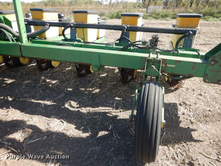 image for item DG4624 John Deere 7300 Max Emerge 2 no-till planter