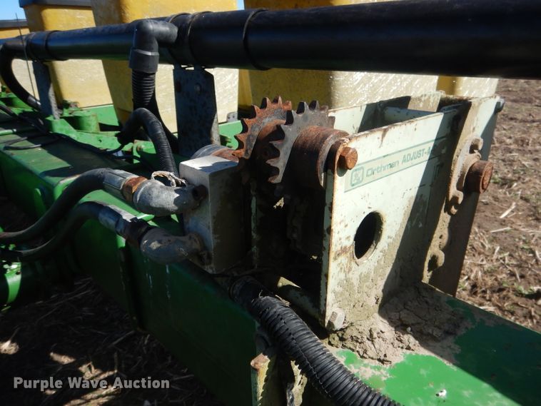 image for item DG4624 John Deere 7300 Max Emerge 2 no-till planter