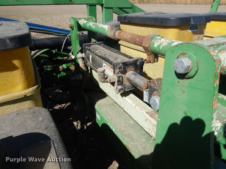 image for item DG4624 John Deere 7300 Max Emerge 2 no-till planter