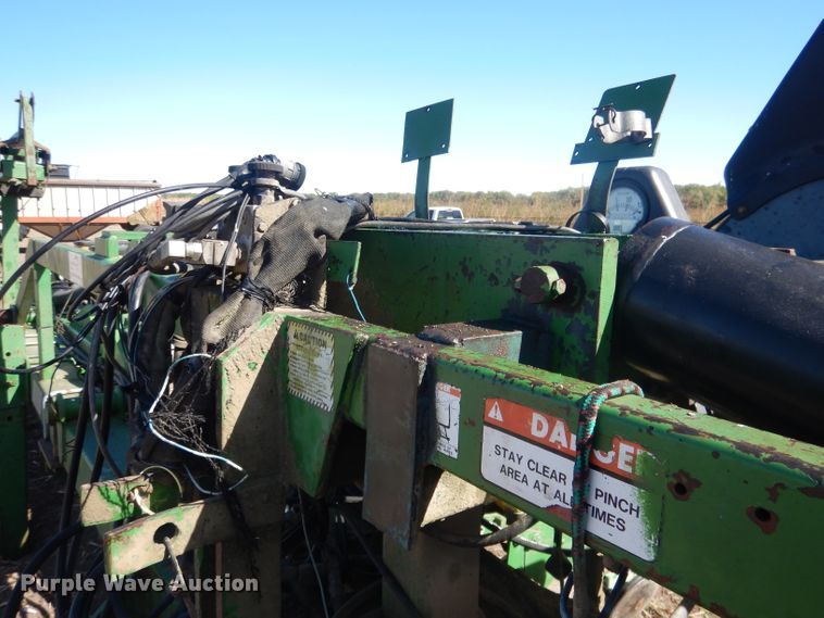 image for item DG4624 John Deere 7300 Max Emerge 2 no-till planter