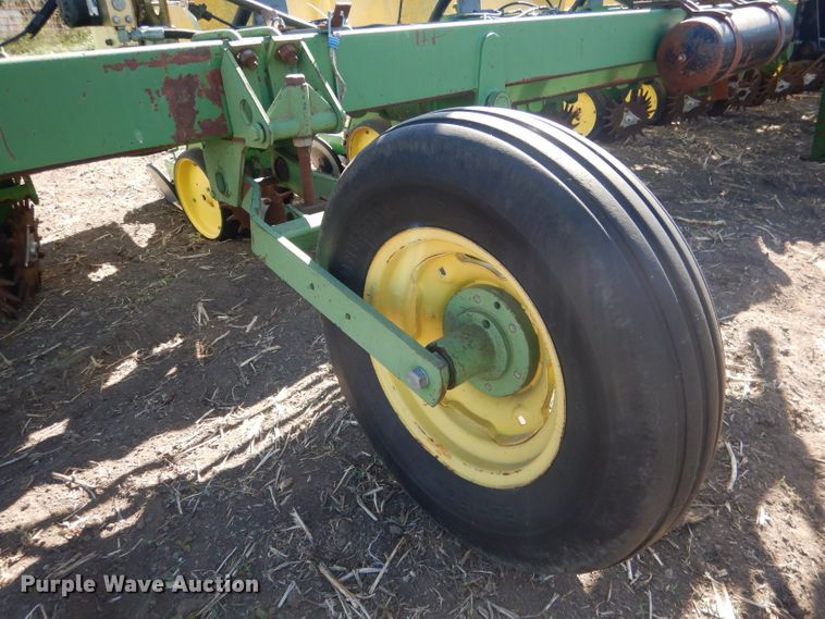 image for item DG4624 John Deere 7300 Max Emerge 2 no-till planter