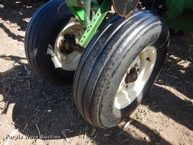 image for item DG4624 John Deere 7300 Max Emerge 2 no-till planter