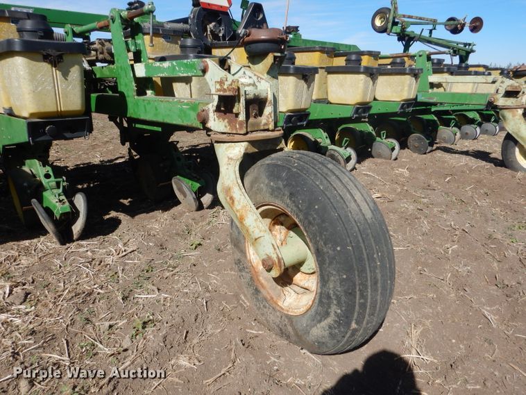 image for item DG4624 John Deere 7300 Max Emerge 2 no-till planter