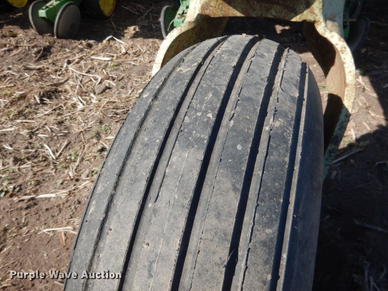 image for item DG4624 John Deere 7300 Max Emerge 2 no-till planter