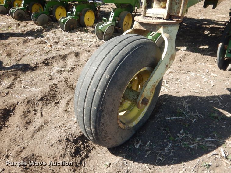 image for item DG4624 John Deere 7300 Max Emerge 2 no-till planter