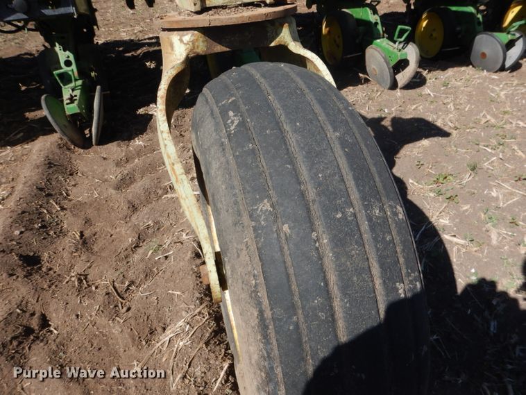image for item DG4624 John Deere 7300 Max Emerge 2 no-till planter